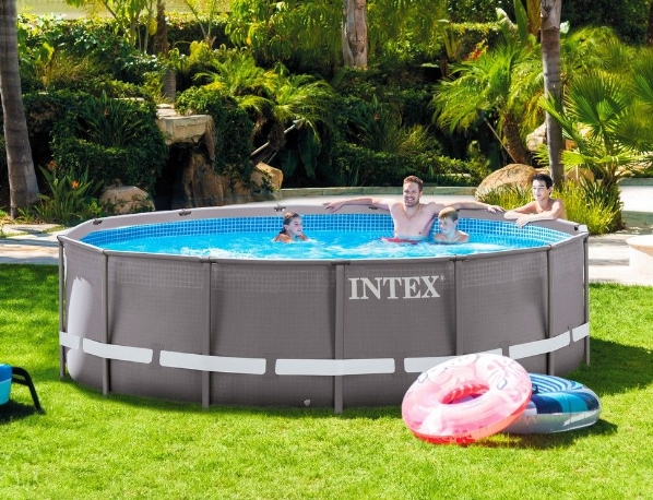 Эксплуатация бассейна взрослыми с детьми.